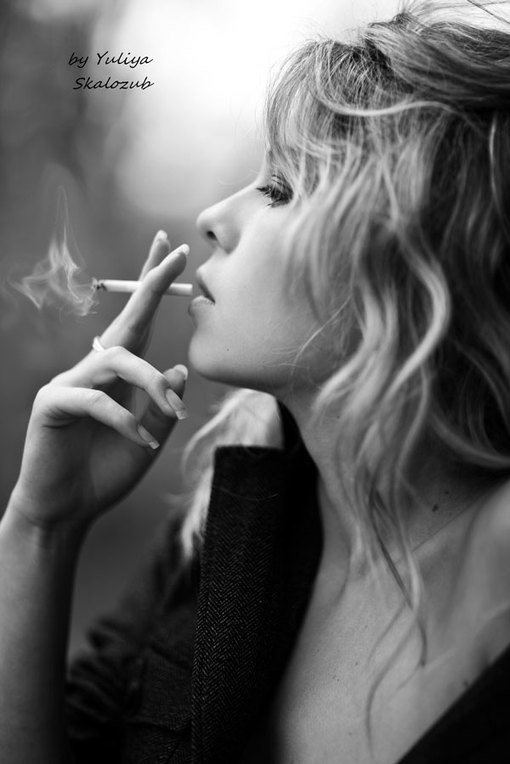 好抽的烟女生图片